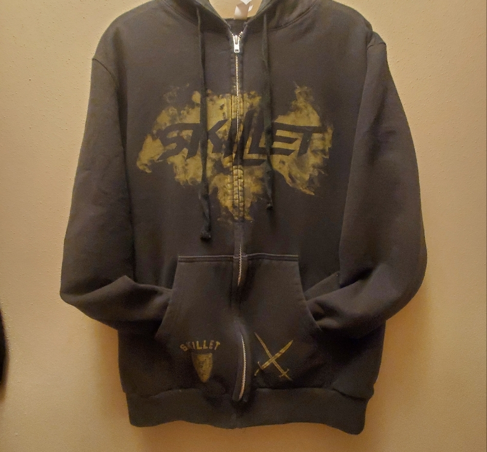 Womens Rock band Skillet Zip up hoodie size medium - Picture 3 of 10